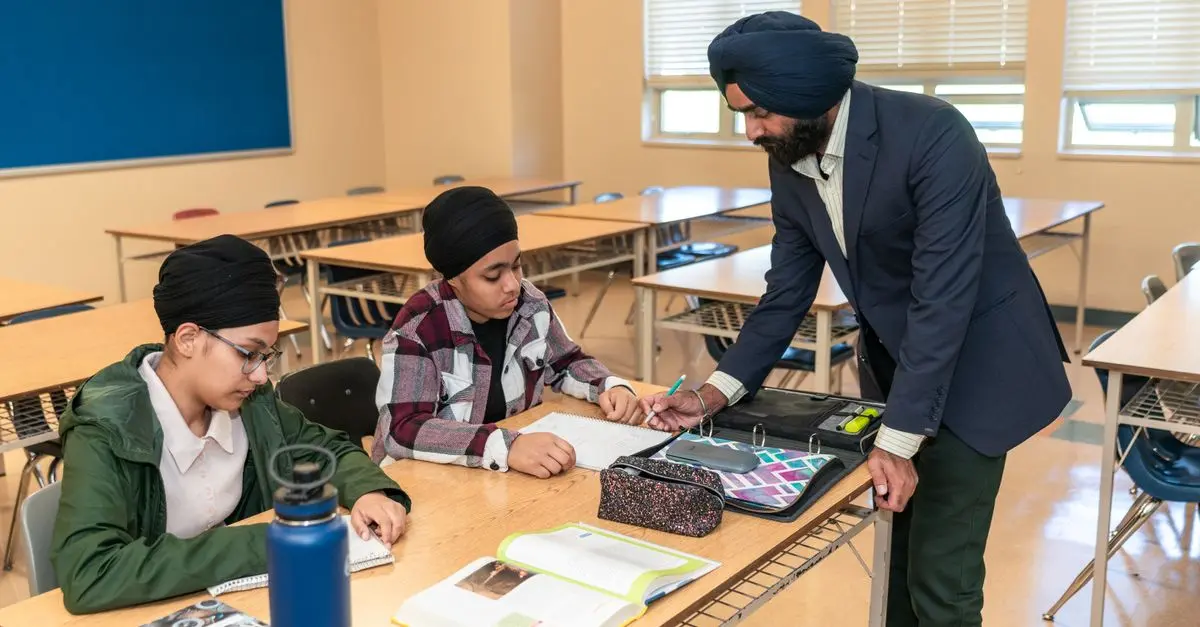 Effective Strategies for Guiding New Teachers on Their Teaching Journey